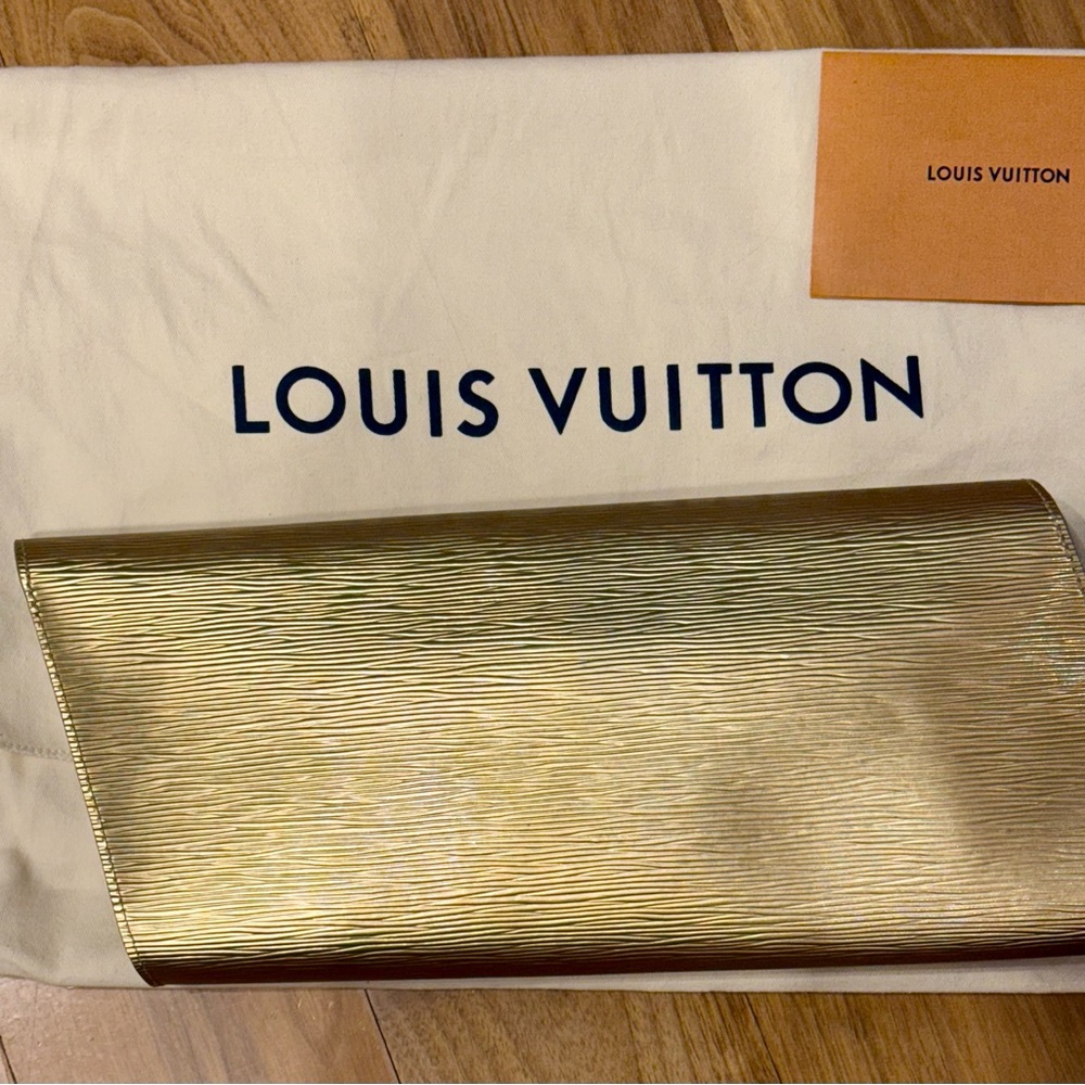 Louis Vuitton Gold Blade Clutch - Picture 2 of 6